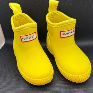 Hunter Kids Yellow Pull-Tab Waterproof Rain Boots